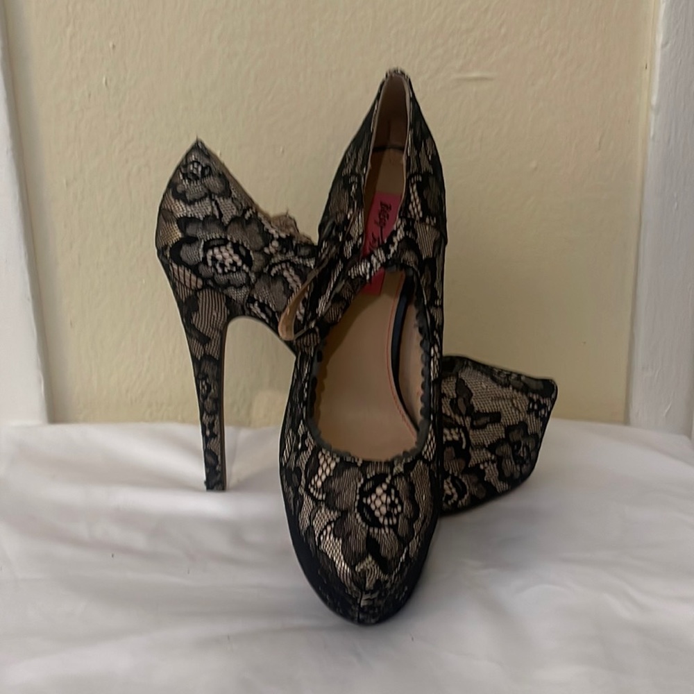 Betsy Johnson heels size 8